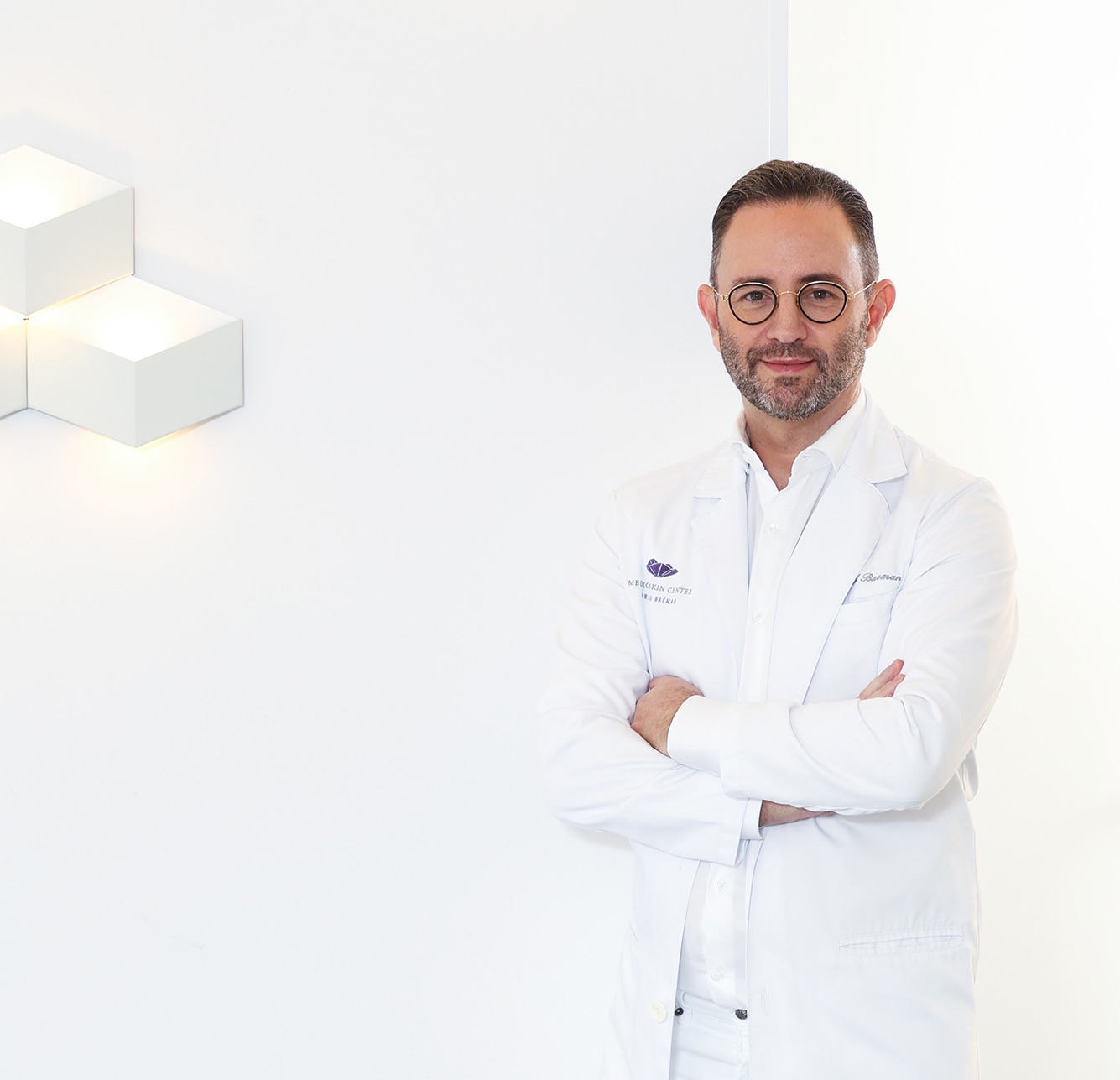 Dermatologe, Dr. David Bacman, als Facharzt für Dermatologie und Ästhetik im MEDISPA, der Beautyklinik mitten in Köln