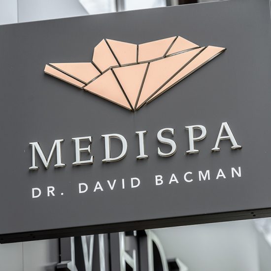 Modernes Erscheinungsbild und Logo von MEDISPA, dem Schönheitssalon in Köln für medizinisch-ästhetische Behandlungen